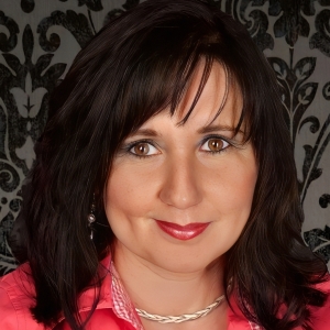 MICHAELA eye contact jerk off challenge